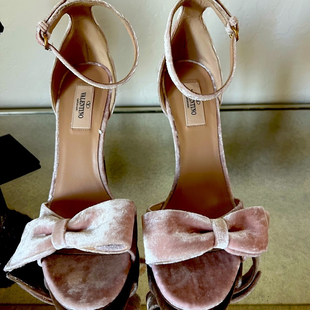 Valentino baby pink crushed velvet heels